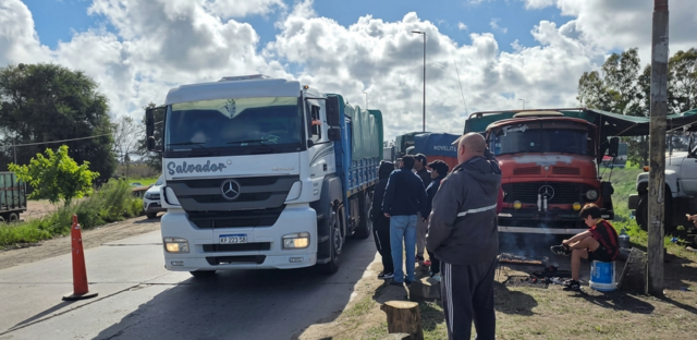 Crisis logística en Quequén: Se profundiza el paro de transportistas y peligra el flujo de la cosecha