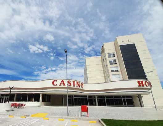 Conflicto laboral en el Casino del Río de Viedma: Empleados denuncian despidos, salarios congelados y un cambio de rumbo en el establecimiento
